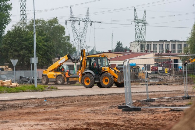 Trwa budowa salonu meblowego Agata w Fordonie w Bydgoszczy. Powstaje w Fordonie, na nieużywanej działce w pobliżu linii tramwajowej i kilku znanych sieciówek. Więcej zdjęć i informacji >>>