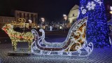 W Czeladzi pojawiły się świąteczne ozdoby. Świeci się rynek, choinka stanęła ponownie na rondzie przy ul. Szpitalnej 