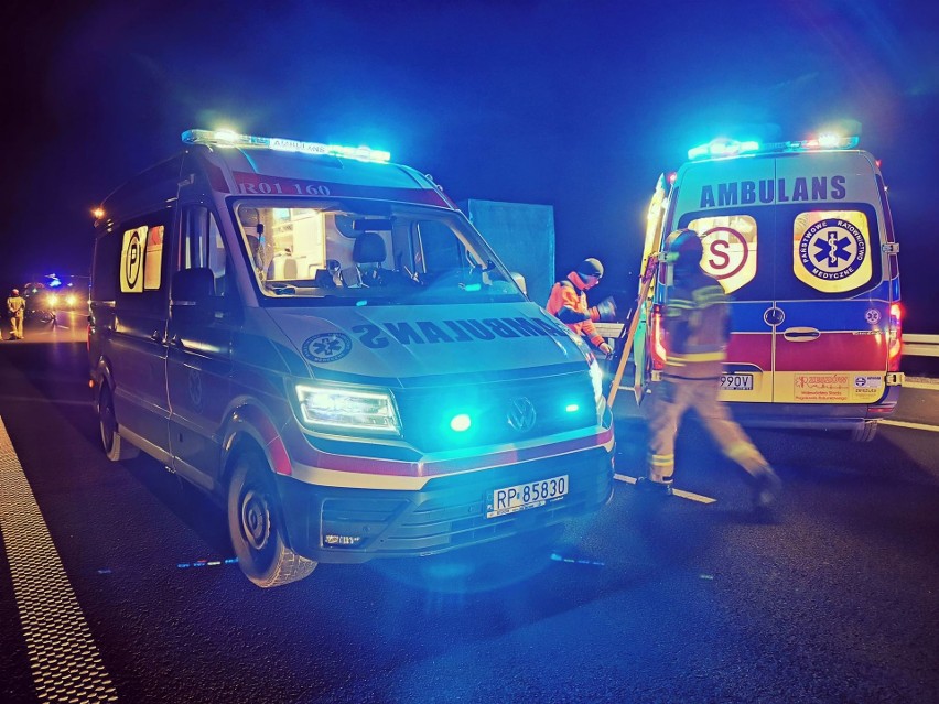36-letnia kobieta spod Przemyśla doprowadziła do wypadku na A4. Do szpitala zabrano 4 osoby, w tym dzieci [ZDJĘCIA]