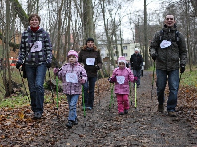 W I Marszu Nordic Walking w Słupsku w listopadzie 2010 uczestniczyło ponad 160 osób. 