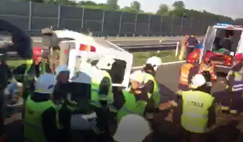 Wypadek na autostradzie A4. Duże utrudnienia w okolicach węzła Bochnia. Są ranni [ZDJĘCIA, WIDEO]