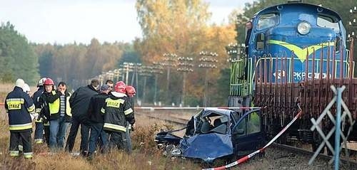 Zdarzenie drogowe w Trzmielewie w gminie Rzeczenica. Kierowca nie żyje, pasażer został przetransportowany do szpitala w Bydgoszczy