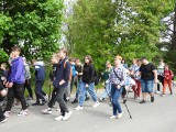 Boguty-Pianki. Marsz nordic walking w ramach projektu „Łagodzenie skutków pandemii wśród grup wysokiego ryzyka – osoby 60+”. 20.05.2022