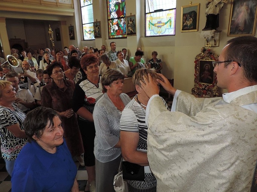 Uroczystości rozpoczęły się tradycyjnie od mszy świętej, po...