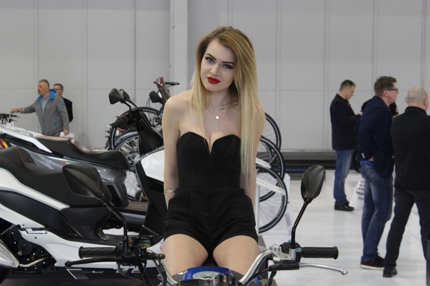 Kobiety na Motor Show 2016: Piękne hostessy czarują...