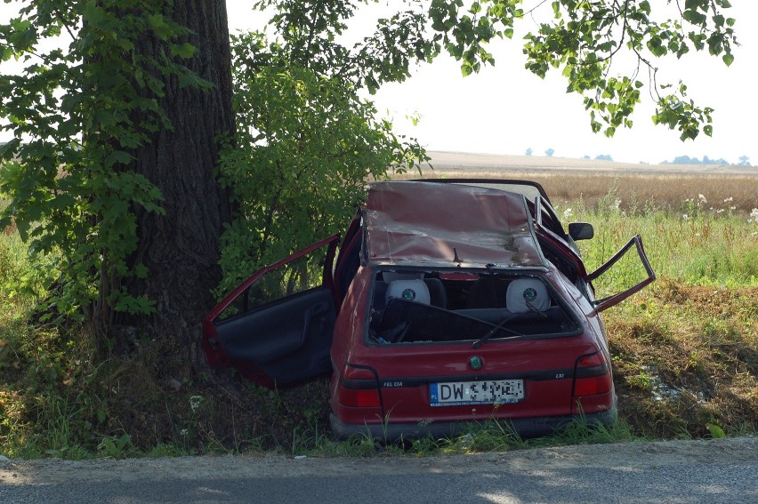 Wypadek pod Kątami Wrocławskimi. Trzy osoby ranne (ZDJĘCIA)