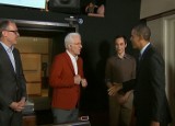 Aktor Steve Martin przywitał Obamę... łokciem (wideo)