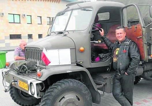 Wojewódzki radny, dyrektor szpitala w Busku-Zdroju Grzegorz Gałuszka na Motopikniku w skansenie w Tokarni.