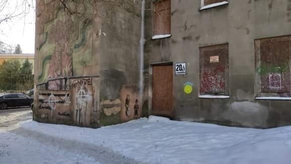 Mural namalowany w budynku przy Piłsudskiego 20/1 nie ma...
