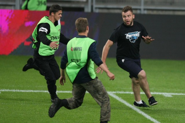 Chuligan wtargnął na wrocławski stadion podczas meczu