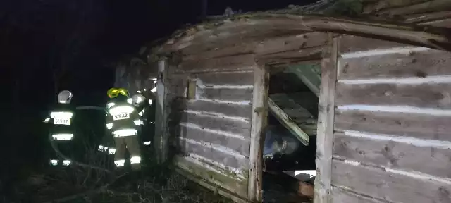 W Pawłowicach Górnych w gminie Solec nad Wisłą strażacy gasili pożar opuszczonego domu.
