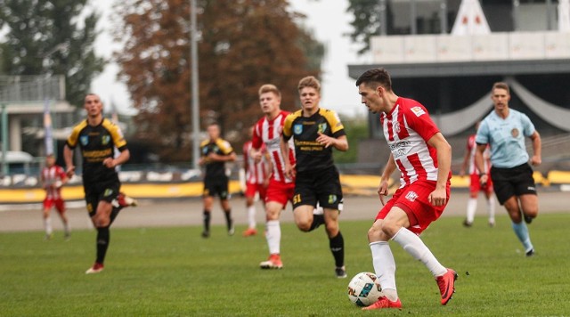 Wczoraj w 1 rundzie Pucharu Polski odpadły Siarka Tarnobrzeg i Stal Mielec. Dziś piłkarze 2-ligowej Apklan Resovii będą bronić honoru Podkarpacia w tych rozgrywkach.