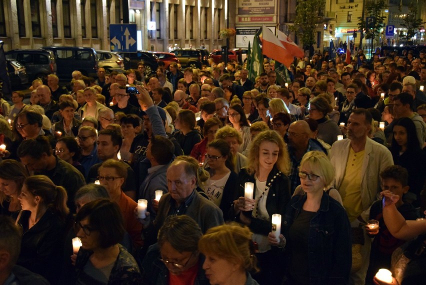 Kolejny "Łańcuch światła" w Lublinie. Protestowało około tysiąca osób [ZDJĘCIA]