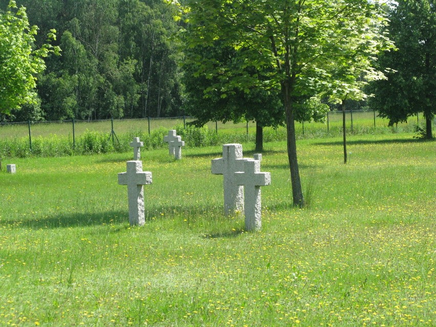 Niemiecki cmentarz wojenny. Polesie koło Puław