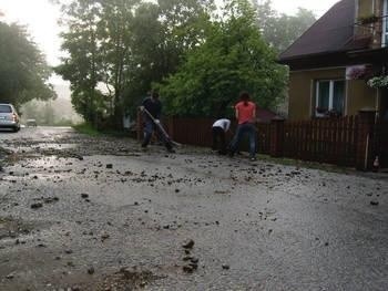 Niewielka Bysinka dawno nie poczyniła tak dużych szkód w centrum Myślenic FOT. MACIEJ HOŁUJ