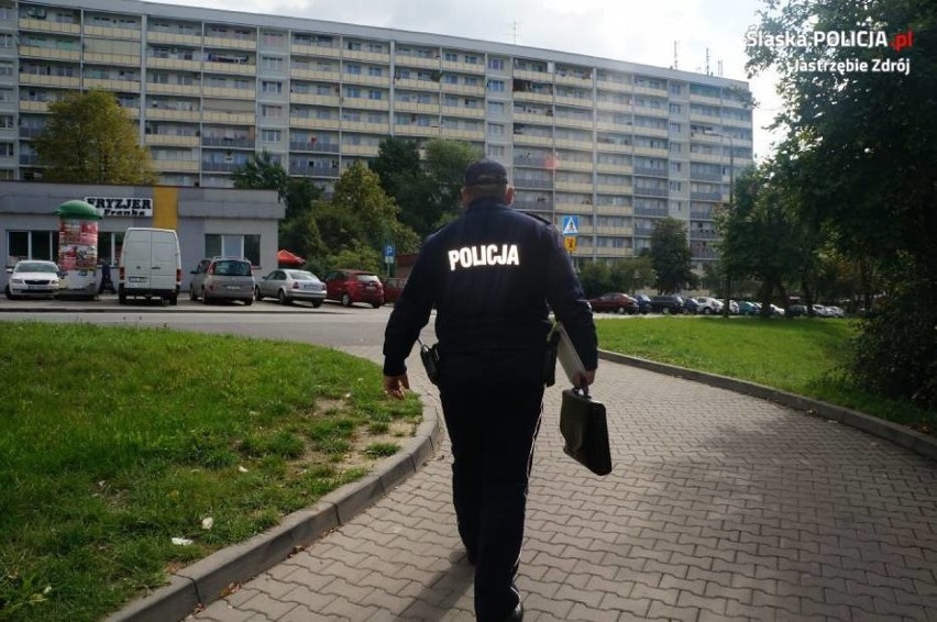 Uwaga na fałszywych policjantów! Dzielnicowi i listonosze...