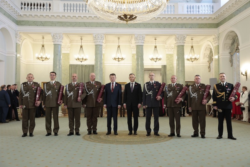 Prezydent Andrzej Duda wręczył dziś nominacje generalskie...