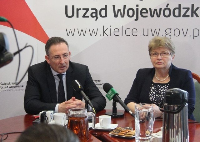 Minister Spraw Wewnętrznych Bartłomiej Sienkiewicz gościł w Kielcach. Podczas konferencji towarzyszyła mu Bożentyna Pałka - Koruba.