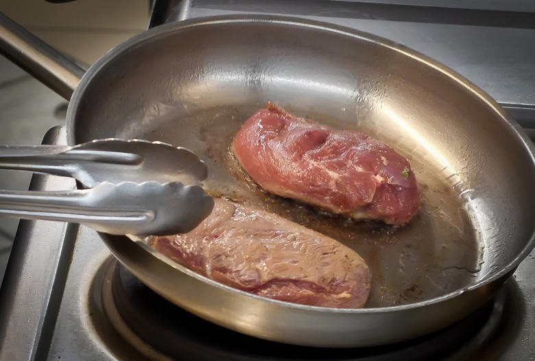Potrawy z gęsi. Jak przygotować gęsinę? Przepisy na gęś
