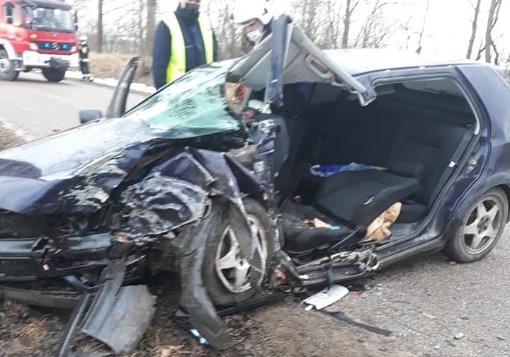 Wypadek w miejscowości Wiśniowo Ełckie. Volkswagen uderzył w...