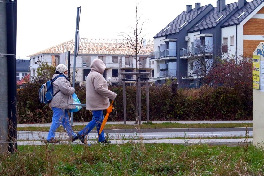 Gmina Długołęka liczyła w 2021 roku 36 282 mieszkańców. W...