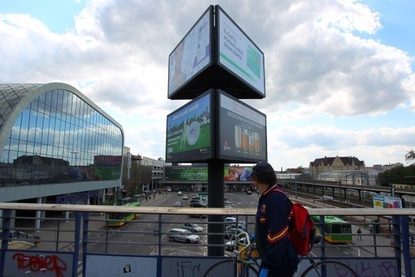 Megaboard przy Dworcu Głównym w Poznaniu.