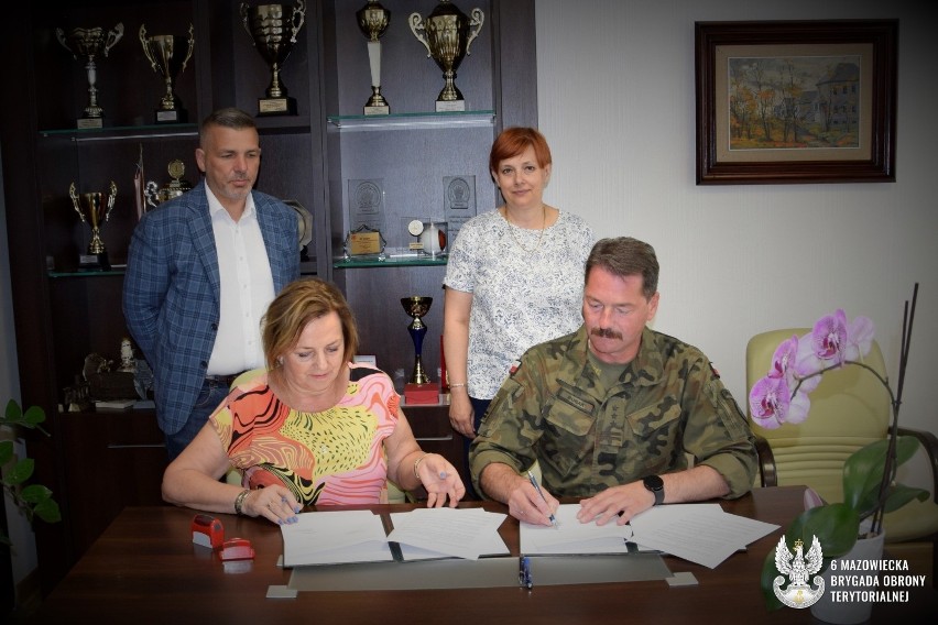Mazowiecka Brygada Obrony Terytorialnej podpisała porozumienia ze szkołami. Wśród nich placówki z Radomia, Iłży i Nowego Miasta nad Pilicą
