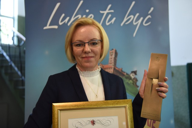 Konkurs "Lider Edukacji organizowany jest przez Urząd Marszałkowski od pięciu lat. W 2016 roku o raz pierwszy tytuł Kujawsko-Pomorskiego Lidera Edukacji zdobyła Halina Murawska, nauczycielka matematyki w podbydgoskim Osielsku.