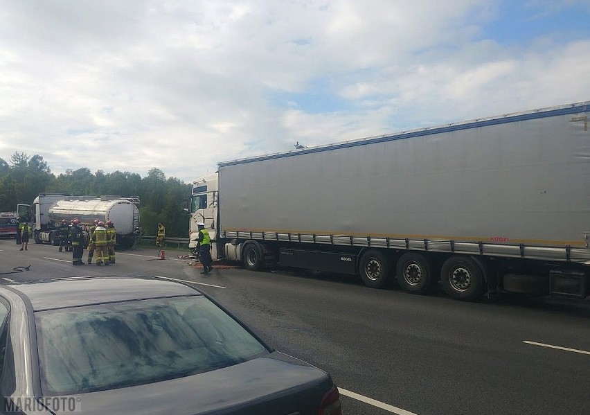 Wypadek na autostradzie A4 w rejonie Góry św. Anny. Ciężarówka uderzyła w cysternę z alkoholem