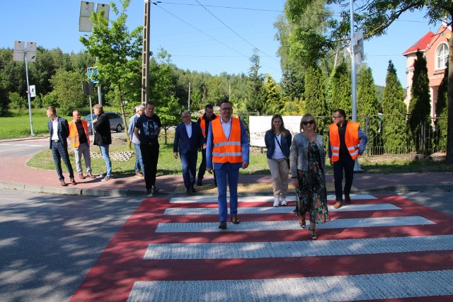 Przebudowa drogi i przejść dla pieszych w powiecie jędrzejowskim. W których gminach?