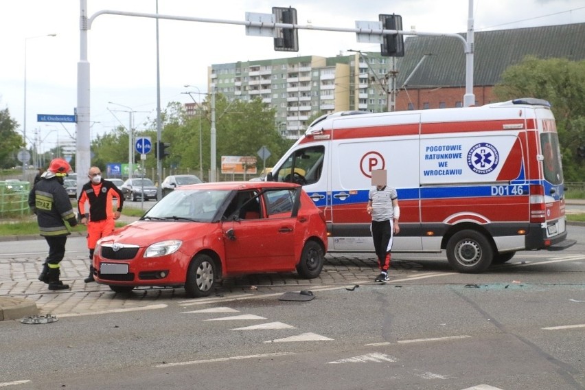 Wrocław: Wypadek przy moście Osobowickim (ZDJĘCIA)