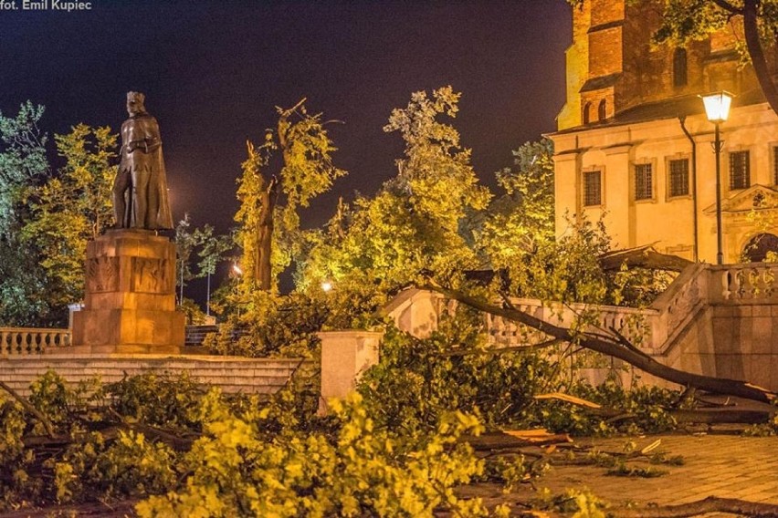 Burze w Wielkopolsce: Zniszczenia w Gnieźnie