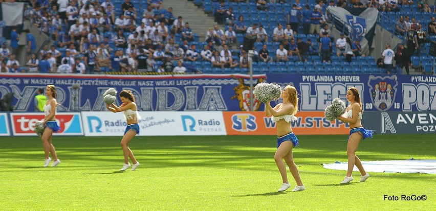 Cheerleaderki Kolejorz Girls na meczu z Lechią
