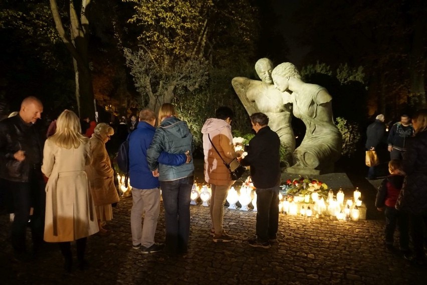 Poznaniacy w dzień Wszystkich Świętych pamiętali także o...