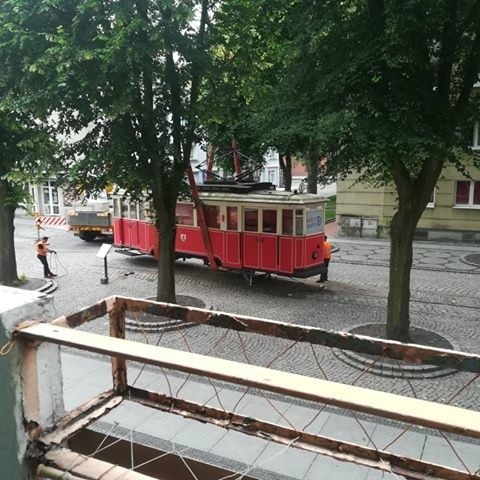 Zabytkowy słupski tramwaj trafił do renowacji [zdjęcia]