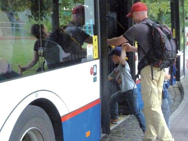 Kursy autobusowej "szóstki&#8221; miałyby zostać zawieszone od 14 września. To przez oszczędności. Na to nie chcą się jednak zgodzić mieszkańcy Grzybowa.