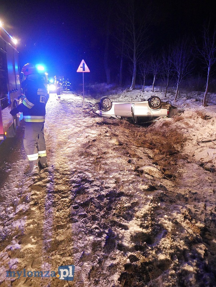 Stare Konopki. Opel zderzył się z ciężarówką (zdjęcia) 