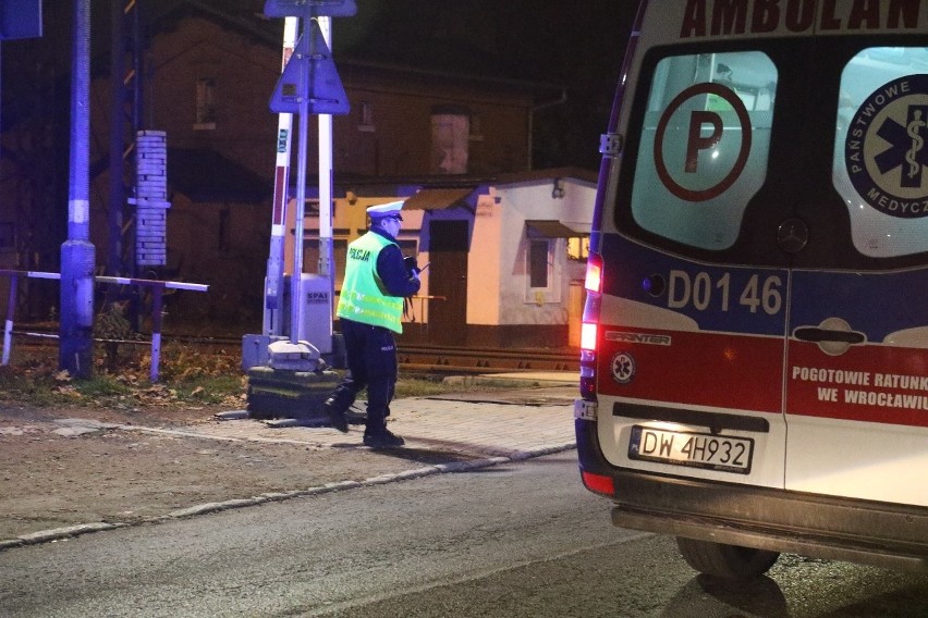 Wypadek na przejeździe kolejowym. Pociąg śmiertelnie potrącił mężczyznę 