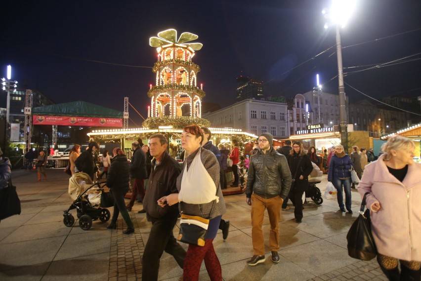 Na katowickim rynku zaczął się Jarmark Bożonarodzeniowy