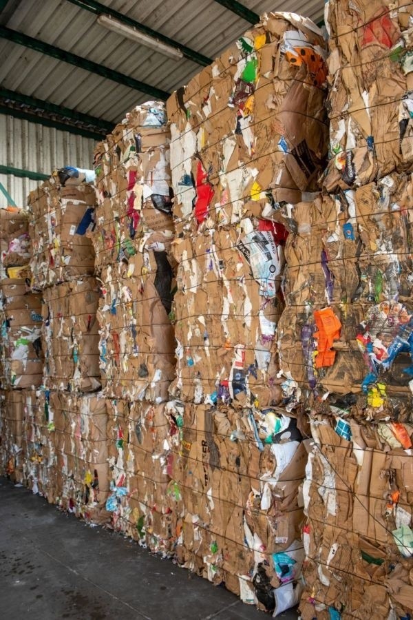 Rekordowa sprzedaż surowców wtórnych w Łodzi! Aż 14 711 ton szkła, papieru i plastikowych butelek