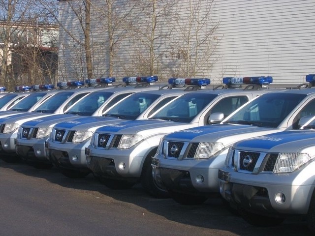 Świętokrzyska policja dostała 11 terenowych wozów marki nissan pathfinder.