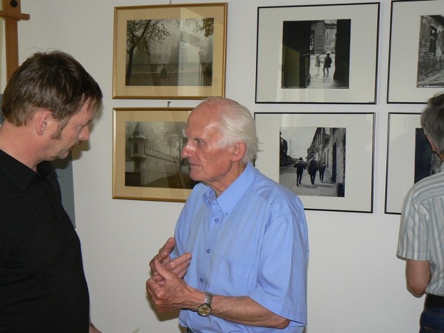 Janusz Buczkowski w rozmowie z fotografikiem Tomaszem Kozłowskim