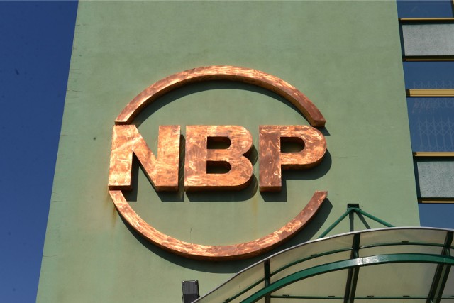 NBP opublikował zarobki swoich pracowników. Kto zarabia najwięcej?
