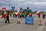 Więcej protestujących na blokadzie drogi dojazdowej do przejścia granicznego w Medyce [ZDJĘCIA]