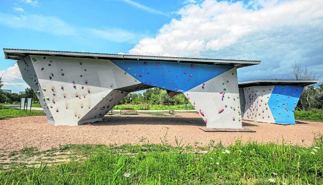 Położony przy Wartostradzie obiekt składa się z dwóch ścianek wspinaczkowych - dużej i małej - oraz stanowiska do slackline.