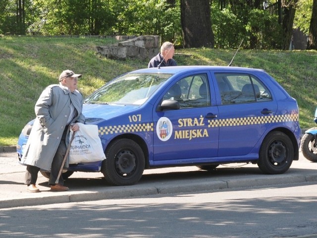 - Straż miejska jest od egzekwowania utrzymania czystości - przekonują strażnicy. Jak myślicie, czy tak się rzeczywiście dzieje?