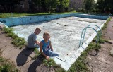 Opuszczony basen na Golęcinie. Miasto twierdzi, że w basenie kąpało się mało osób