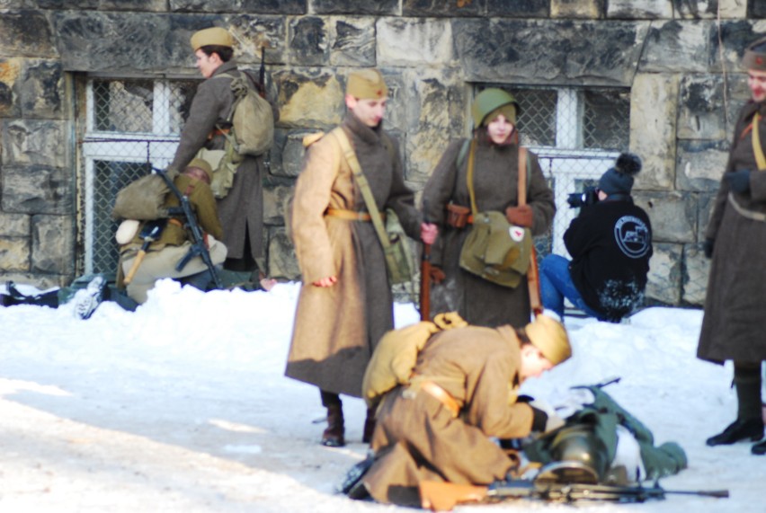 Bytom: w Miechowicach zrekonstruowali walki ze stycznia 1945 roku [ZDJĘCIA+WIDEO]