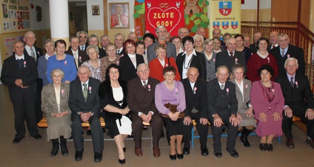 Bohaterowie uroczystości 50-lecia pożycia małżeńskiego w gminie Secemin.