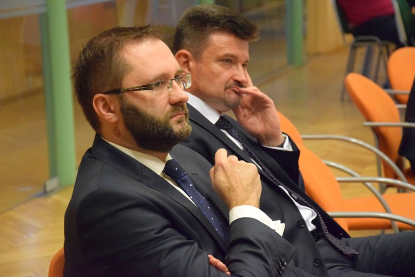 Od lewej: nowy starosta Mirosław Birecki i jego poprzednik...